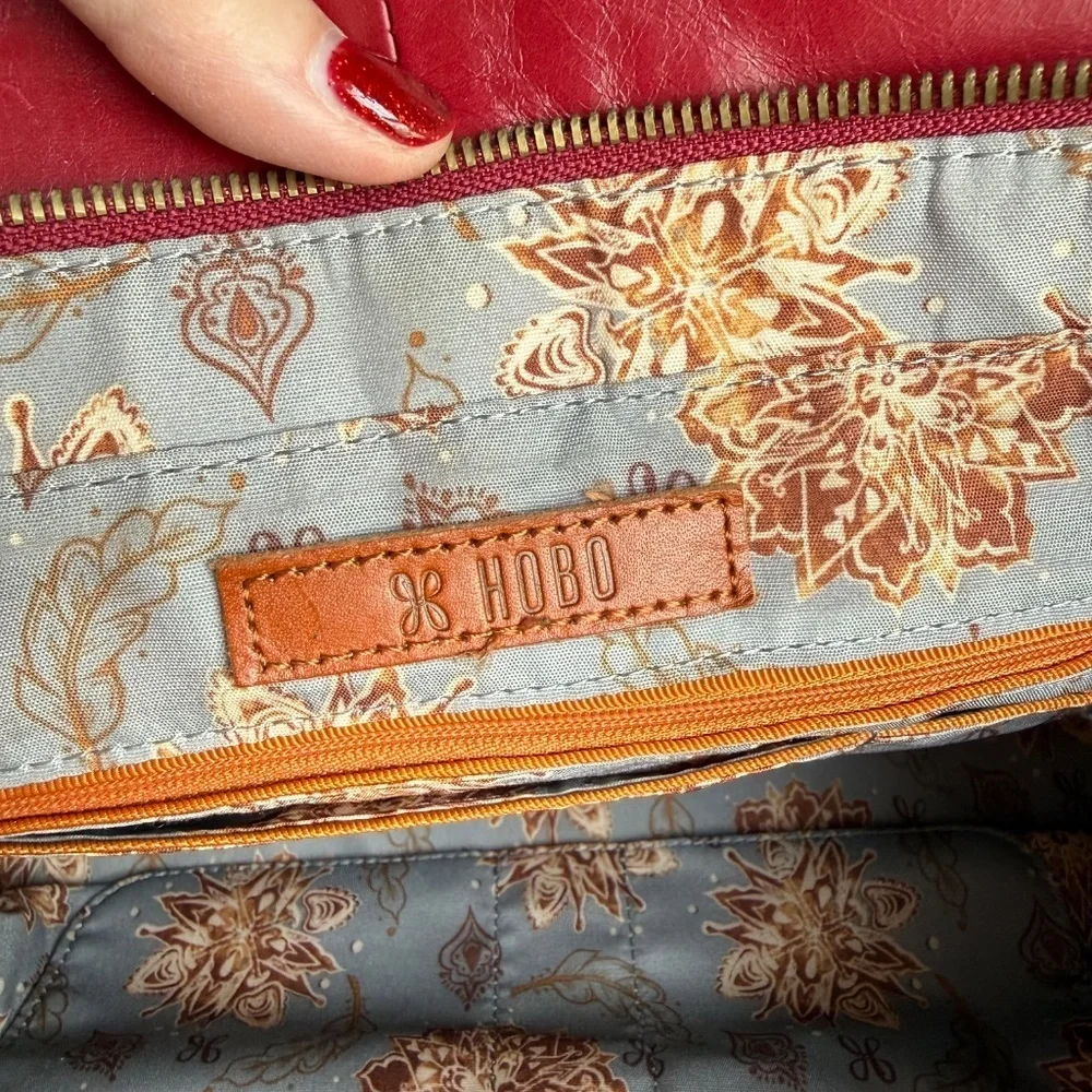 Hobo Broker Tote Cardinal